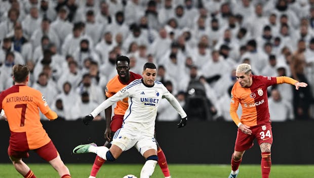 COPENHAGEN, DENMARK - DECEMBER 12: Mohamed Elyounoussi, Lucas Torreira, Davinson Sanchez during the UEFA Champions League match between F.C. Copenhagen and Galatasaray A.S. at Parken Stadium on December 12, 2023 in Copenhagen, Denmark. (Photo by Sebastian Frej/MB Media/Getty Images)