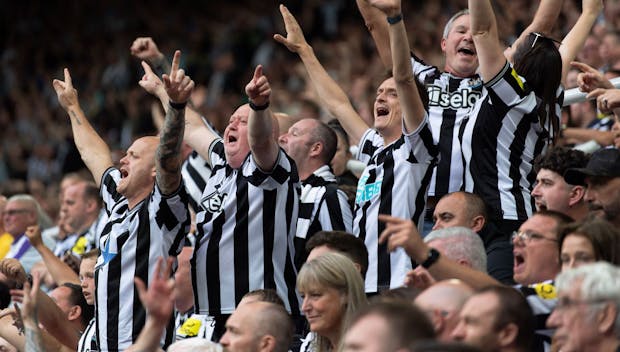 LONDON, ENGLAND - OCTOBER 8: Alexander Isak of Newcastle United celebrates their first goal with fans during the Premier League match between West Ham United and Newcastle United at London Stadium on October 8, 2023 in London, England. (Photo by